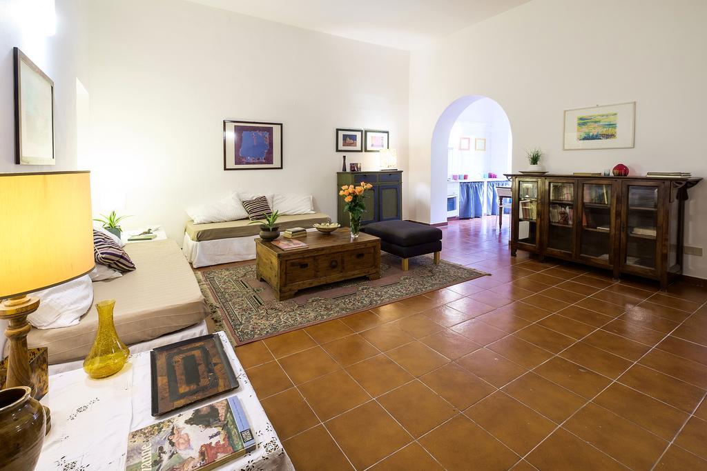 At Kalsa Quiet Flowered Terrace! Free Parking! Ideal For Remote Working! باليرمو المظهر الخارجي الصورة