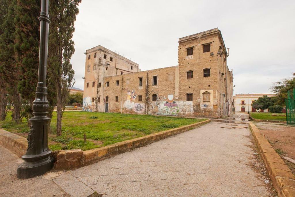 At Kalsa Quiet Flowered Terrace! Free Parking! Ideal For Remote Working! باليرمو المظهر الخارجي الصورة